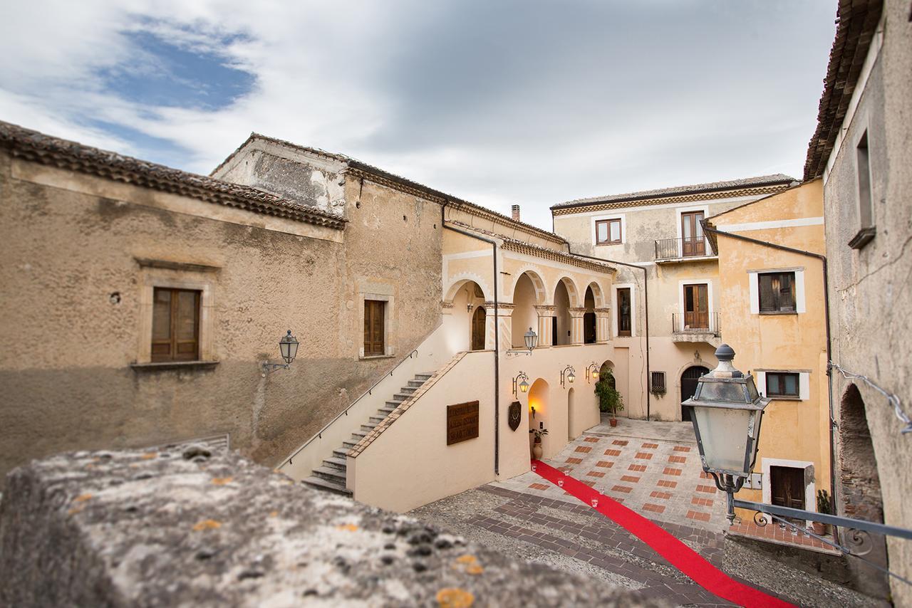 Castello Di Altomonte Hotel Exterior photo