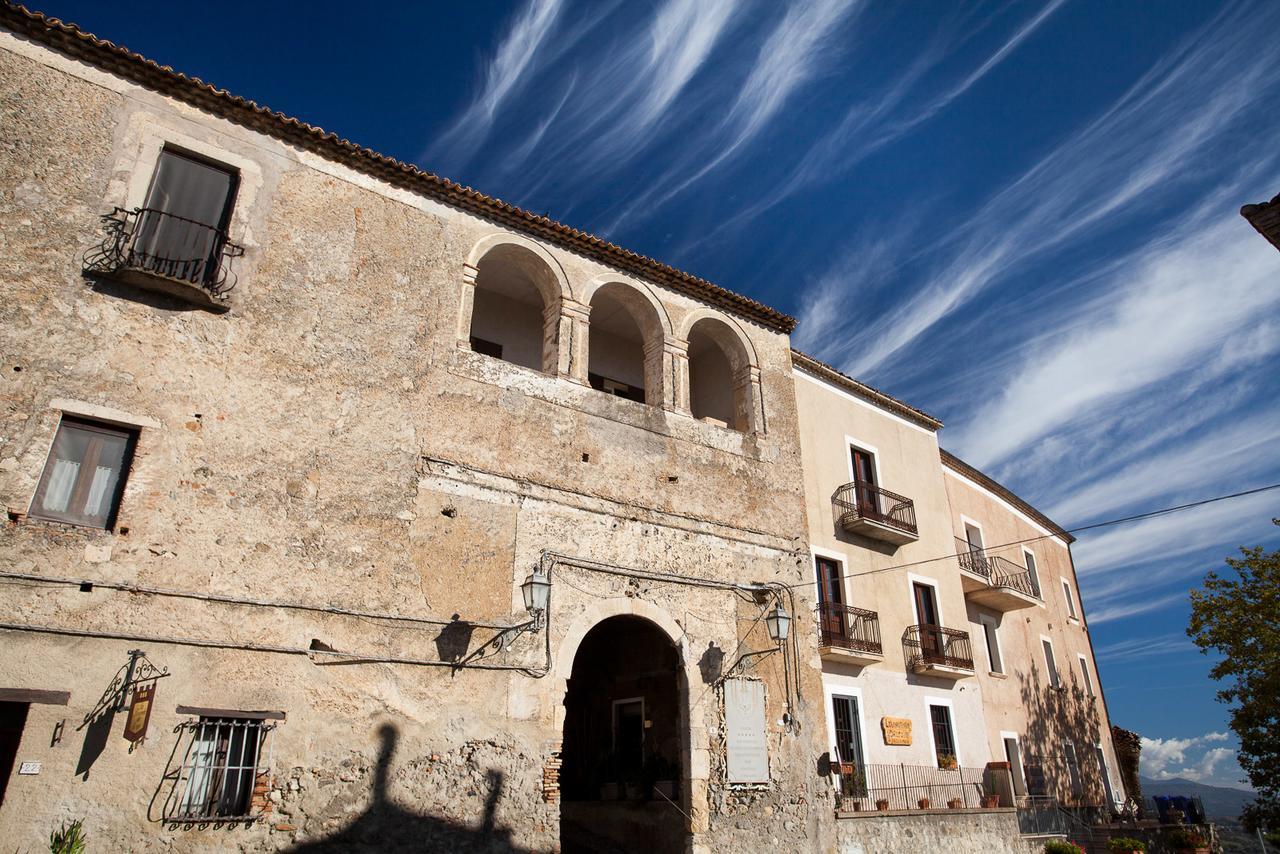 Castello Di Altomonte Hotel Exterior photo