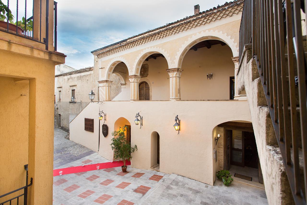 Castello Di Altomonte Hotel Exterior photo