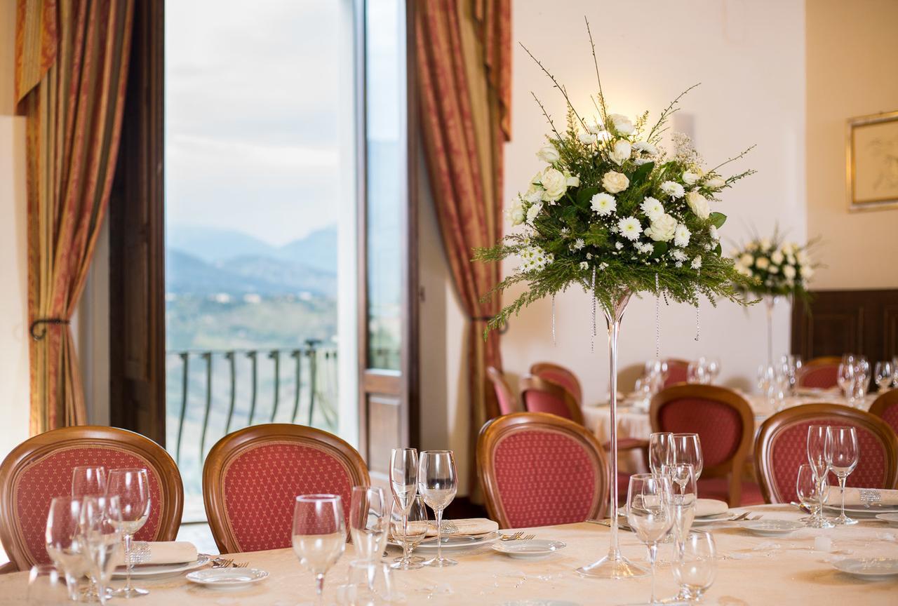 Castello Di Altomonte Hotel Exterior photo