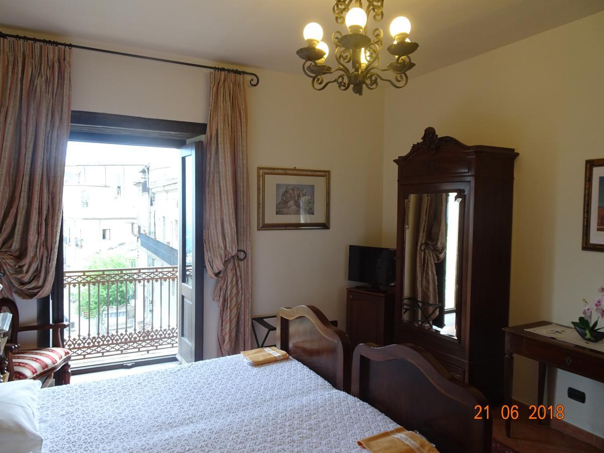 Castello Di Altomonte Hotel Exterior photo