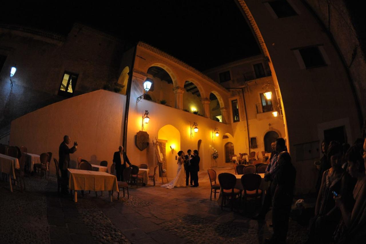 Castello Di Altomonte Hotel Exterior photo